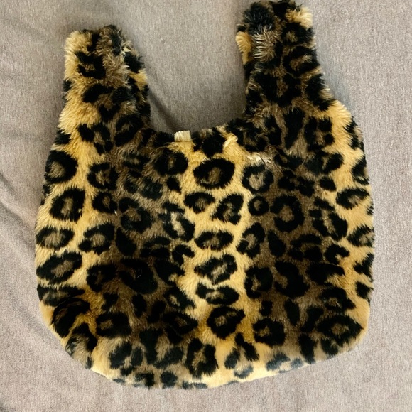 DESIGN LAB Leopard Faux Fur Tote Bag Small - Picture 2 of 5